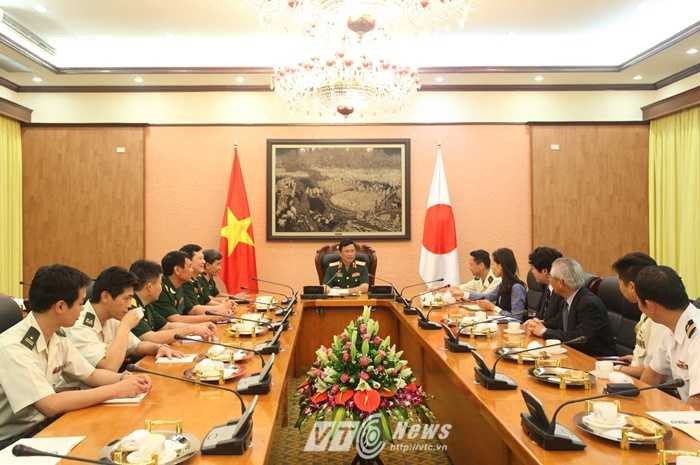 Quang cảnh buổi tiếp Thiếu tướng Sueyoshi Hiroaki