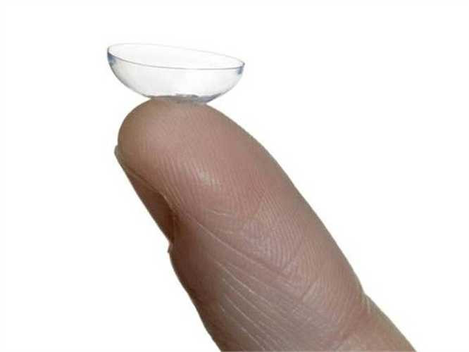 Đầu ngón tay chuyển sang màu xám hay xanh nhạt hoặc thường xuyên có cảm giác bị tê cóng cho thấy khả năng tuần hoàn máu kém trong cơ thể. 