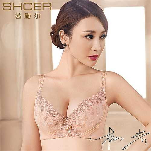 Trong làng giải trí Hoa ngữ, có không ít mỹ nhân sở hữu khuôn ngực bắt mắt nhưng danh hiệu 'siêu vòng 1' đã trở thành thương hiệu riêng của Liễu Nham