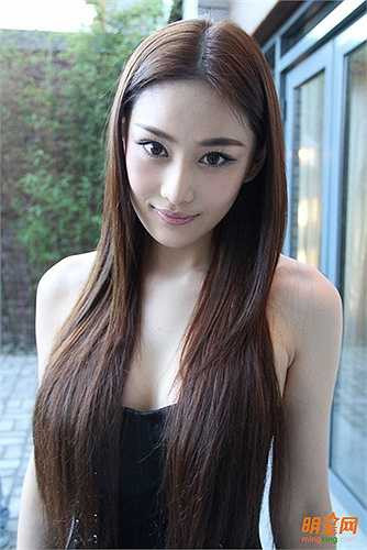 Sau đó, những cơ hội trong sự nghiệp liên tiếp đến với cô gái sinh năm 1987 này