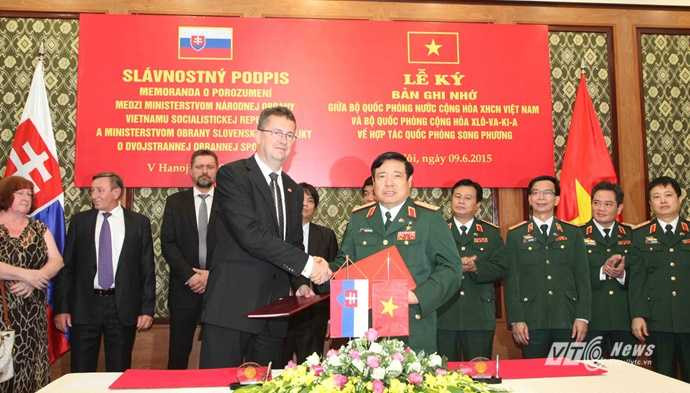 Bản ghi nhớ về hợp tác quốc phòng song phương