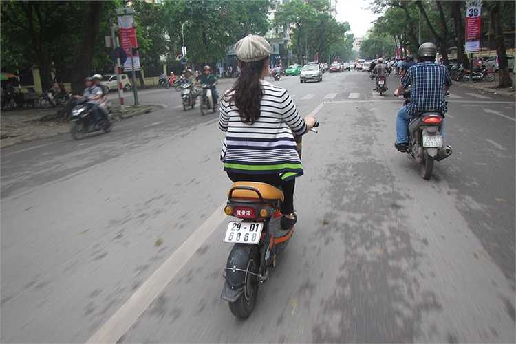 Chủ nhân của chiếc xe này có BKS giống như xe máy