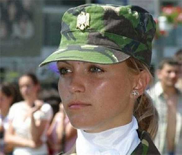 Romania: Quân đội Romania có thể không mạnh nhất thế giới nhưng quân đội của họ được xem là có nữ quân nhân đẹp nhất thế giới
