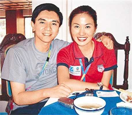 Năm 2001 khi ở tuổi 27, Hùng Nghê giã từ sự nghiệp của một kình ngư và năm 2007 anh kết hôn với người tình 10 năm Lý Kinh Mạn, tổng giám đốc CLB bóng đá tỉnh Hồ Nam. 