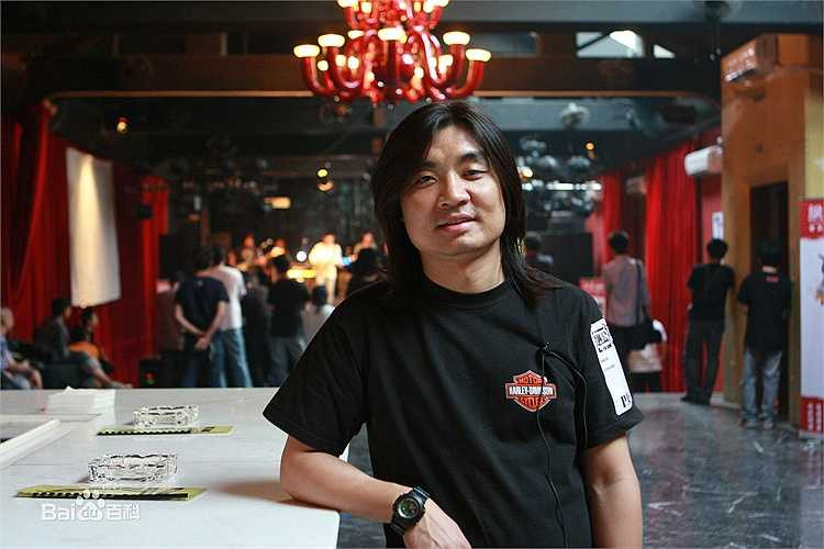 Vương Lỗi từng tham gia sản xuất, dàn dựng các album cho những ngôi sao nổi tiếng của Trung Quốc lẫn Hàn Quốc như Triệu Vy, Rain, BoA, Hàn Hồng, Quang Lượng, DBSK... Anh còn là nhà phê bình điện ảnh, âm nhạc trên nhiều báo, tạp chí và làm giám khảo trong các chương trình truyền hình thực tế tìm kiếm tài năng âm nhạc.