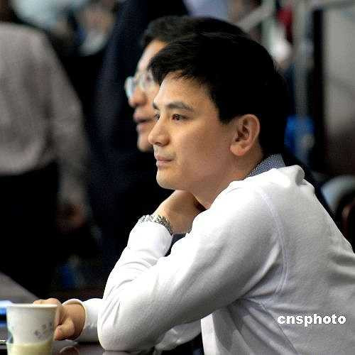 Hiện tại, Hùng Nghê vẫn hoạt động trong lĩnh vực thể thao. Anh được bầu làm chủ tịch Hiệp hội bóng đá tỉnh Hồ Nam vào năm 2009. (Nguồn: Dân Việt)