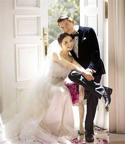 Năm 2013 Thái kết hôn với bạn gái tìm hiểu 6 năm, nữ diễn viên Tôn Xuyến. Cô từng thủ vai Thôi Cẩn Tịch trong phim Chân Hoàn truyền kỳ. 