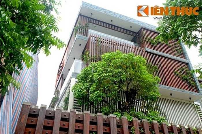 Trong kiến trúc, việc sử dụng những lam chắn nắng vừa giúp làm mát, lọc bụi, đồng thời tạo sự khác lạ, ấn tượng hơn cho công trình so với các ngôi nhà thông thường.