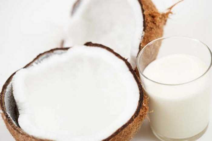 Dừa là nguồn cung cấp nước cho cơ thể rất tốt khi uống ở mức vừa phải nhưng uống quá nhiều lại gây tình trạng mất nước do dừa có tính chất lợi tiểu nên bạn phải tốn nhiều thời gian 'giải quyết nỗi buồn' nhiều hơn.