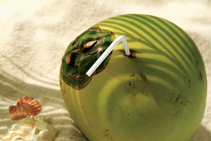 Quá nhiều nước dừa có thể gây ảnh hưởng không tốt đến hệ tiêu hóa. Đây là loại thuốc nhuận tràng tự nhiên nên không phù hợp cho những đối tượng có vấn đề trong việc 'đi nặng'. 