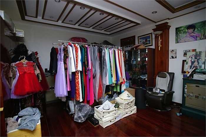 Dù gia đình có điều kiện, Trang Nhung chỉ mua quần áo phù hợp với con, không mua hàng hiệu. 