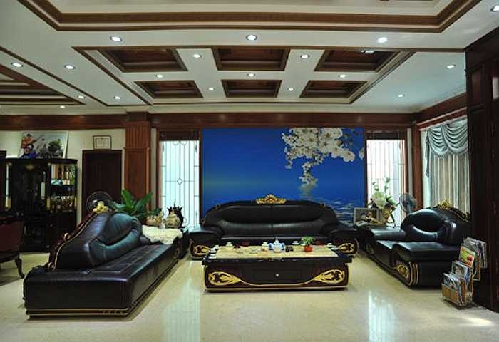 Những đồ dùng trong nhà cô đều rất đắt tiền, độc và lạ. 