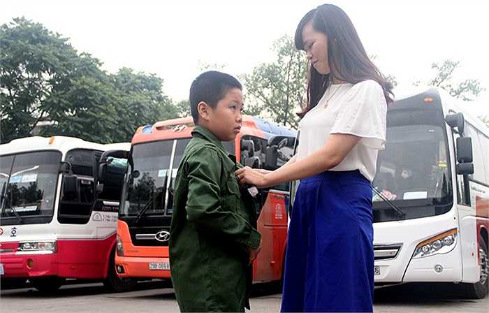 Sáng 11/6/2015, tại Quảng trường Ba Đình, 260 'chiến sỹ nhí' đã chính thức xuất quân tham dự học kỳ quân đội.