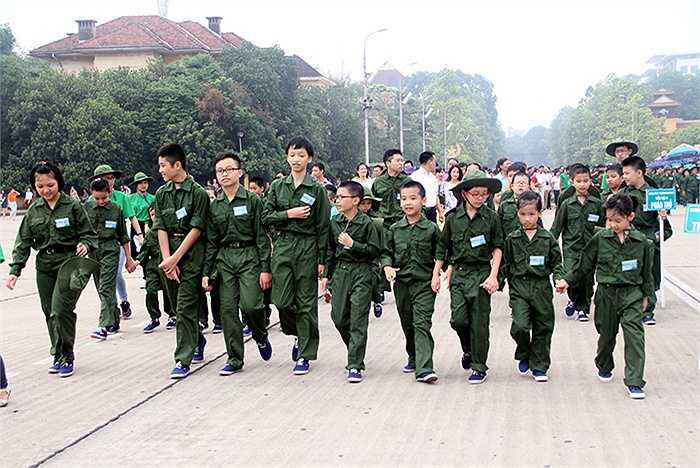 Điểm mới của chương trình Em là chiến sỹ năm nay là đối tượng được mở rộng đến các em mới bước vào bậc tiểu học nhằm sớm trang bị tính tự lập và những kỹ năng sống cơ bản cho các em. 