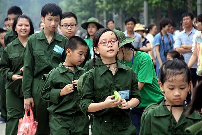 Với tên gọi Em là chiến sỹ, học kỳ trong quân đội năm 2015 dành cho 500 em thiếu nhi trong độ tuổi từ 7-15 tuổi ở 3 miền Bắc- Trung- Nam