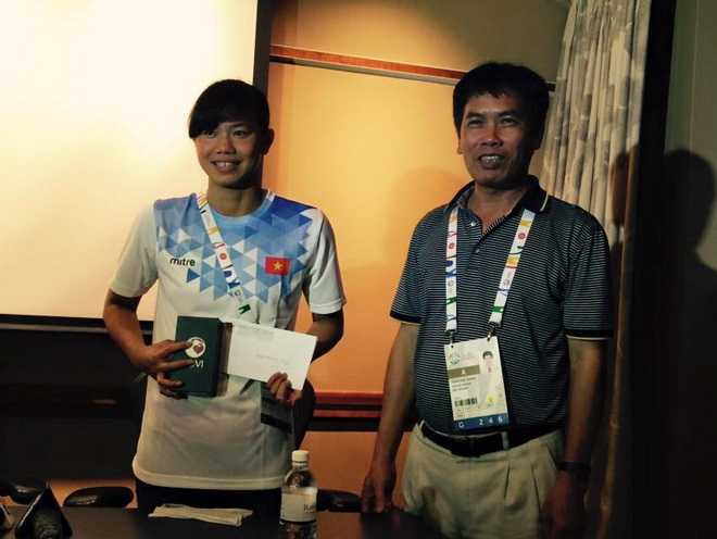 Ánh Viên giao lưu trực tiếp từ Singapore: 'Bây giờ chỉ yêu bơi lội, không yêu ai'