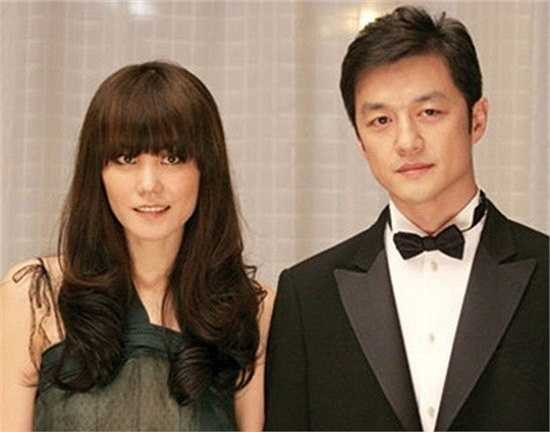 Năm 2005, Lý Á Bằng kết hôn với Vương Phi và sau đó ít tham gia đóng phim hơn. Anh dành nhiều thời gian cho kinh doanh và điều hành quỹ từ thiện giúp đỡ những trẻ em mắc dị tật hở hàm ếch.