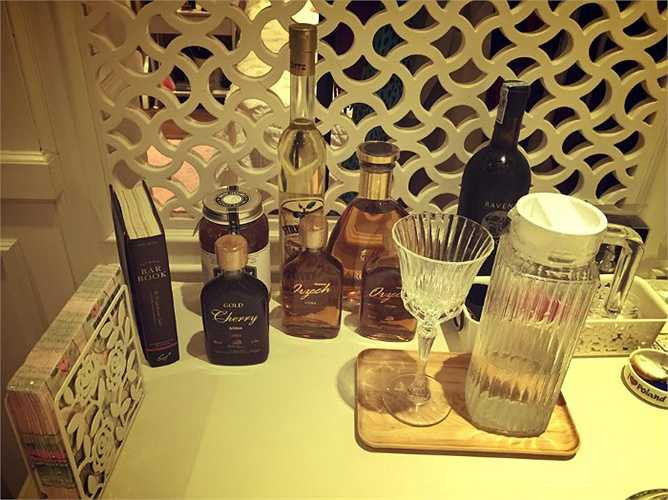 Trở về nước sau thời gian du học với thành tích xuất sắc, Thủy Top hiện trở thành tổng biên tập một tạp chí thời trang.