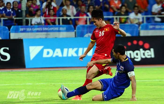 Đây là cơ hội của Thanh Bình trong hiệp 2 khi đồng đội có đường chuyền dọn cỗ để anh băng xuống dứt điểm.