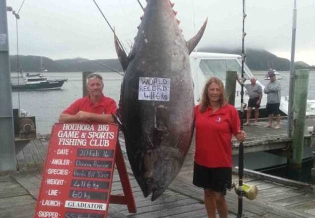 Donna bên chiến lợi phẩm của mình