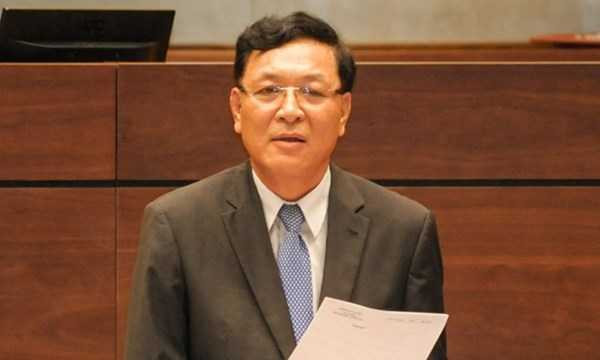 Bộ trưởng Giáo dục và Đào tạo Phạm Vũ Luận trả lời chất vấn trước Quốc hội vào 20/11/2014