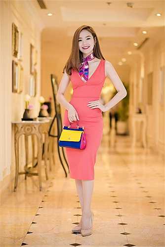 Ngắm nhan sắc quyến rũ của Minh Hằng tại sự kiện tối qua (11/6)