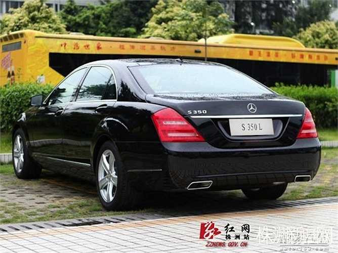  Với chiếc S350, Phạm Băng có thể đi lại ở những địa hình hiểm trở. 