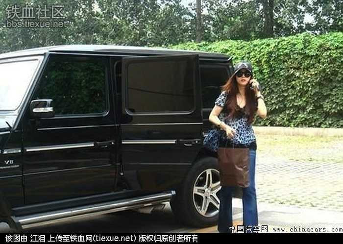 Chiếc G55 của Phạm Băng Băng là một chiếc SUV điển hình hạng G và có nhiều cải biến trong thiết kế ngoại hình sau 31 năm vốn được sử dụng cho quân lính để trở thành một chiếc xe dân dụng. 