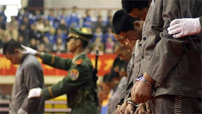 Trung Quốc – hơn 1.000 vụ/ năm. Trung Quốc không hẳn là một quốc gia bất ổn nhưng do dân số của họ quá đông (trên 1 tỷ người) nên con số tội phạm cũng rất lớn và điều này dẫn đến việc quốc gia này sở hữu số lượng tử hình rất cao.