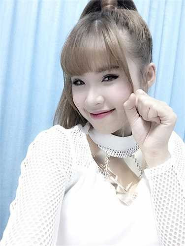 Trong khi đó, trang Khởi My có 6,2 triệu người thích. 