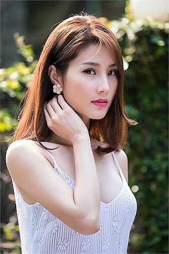 Diễm My 9X cũng kết nối với hơn 2,2 triệu người trên fanpage cá nhân. 