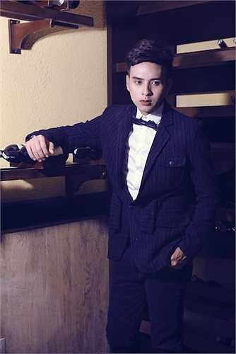 Nam ca sỹ 8X Hồ Quang Hiếu sở hữu lượng fanpage 'khủng' không kém đàn em Sơn Tùng với 6,6 triệu người. 