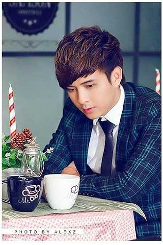 Phong cách trình diễn sôi động cùng cuộc sống đời tư giản dị, giọng ca 'Con bướm xuân' được nhiều fan nữ yêu thích. 