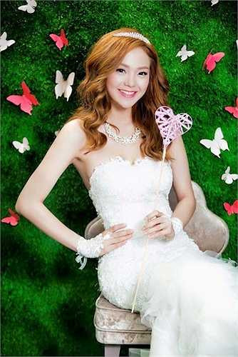 Cô được dự đoán là mỹ nhân sẽ soán ngôi 'nữ hoàng giải trí' của Hồ Ngọc Hà với nhiều thành tích ấn tượng. 