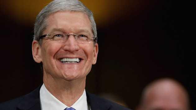 Tim Cook nở nụ cười mãn nguyện với doanh số bán iPhone ở Việt Nam