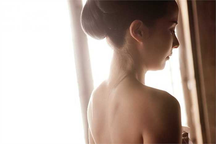 Lần này, vai diễn của cô là một phi tần có sắc và tham vọng. Dù có một mối tình với thái giám trong cung nhưng nàng phi này quyết tâm hy sinh tình riêng vì muốn giành lấy ngôi vị cao nhất cho con trai. Những cảnh ái ân nóng bỏng và màn cởi áo nude trong phim khiến tên tuổi của Jo Yeo Jung nóng lên cùng biệt hiệu 'bom sex' trên màn ảnh. 