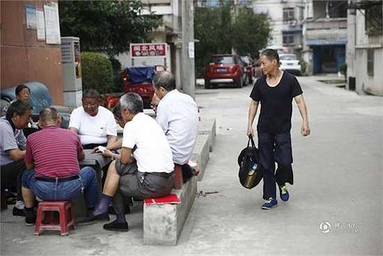 Ông tập mỗi này 2 tiếng trong khi những người cùng tuổi thường chơi cờ hay nói chuyện với nhau