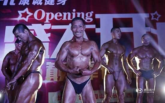 Ông Ying cũng thường tham gia các cuộc thi cơ bắp ở địa phương