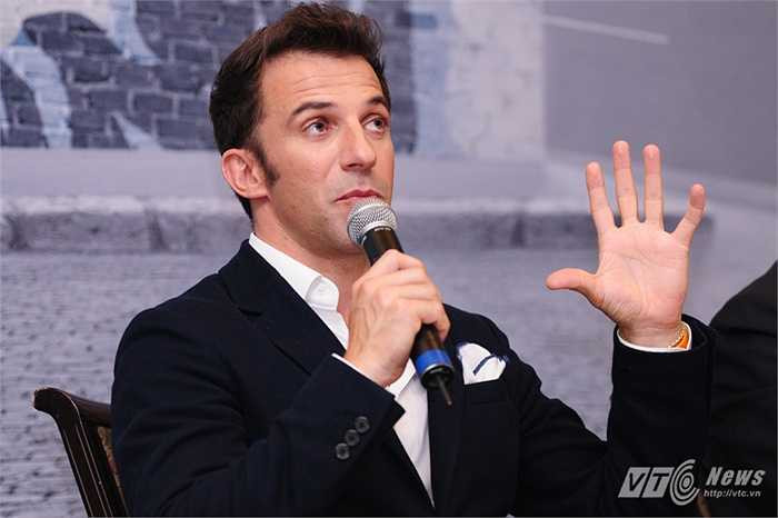 Tự tin khi nói về sở thích của mình, về bóng đá, về xe