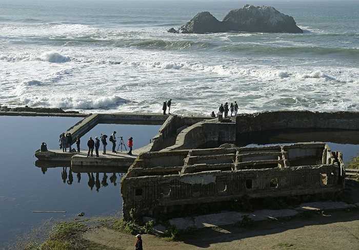 Tham quan di tích bể bơi công cộng Satro tại San Fransico