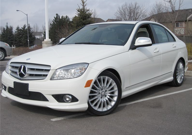 750 triệu đồng, chọn Mazda 3 2015 mới hay Mercedes-Benz C230 2009?