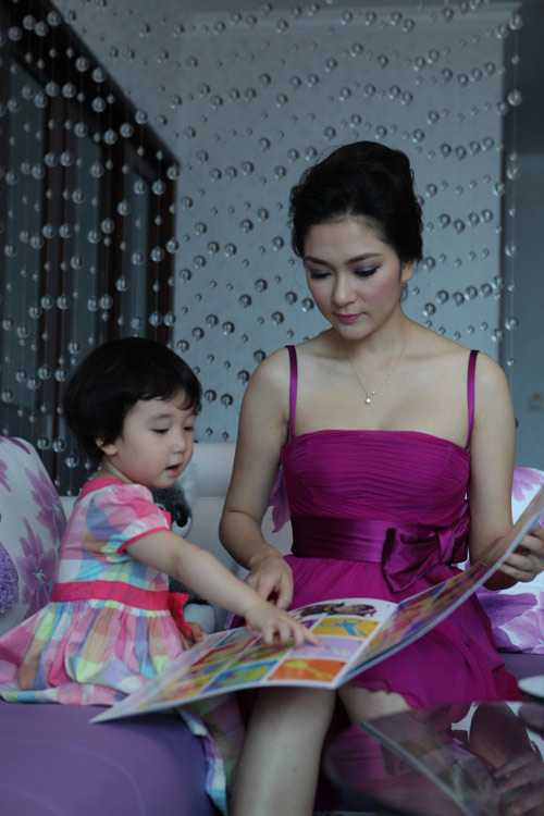 Nguyễn Thị Huyền và con gái