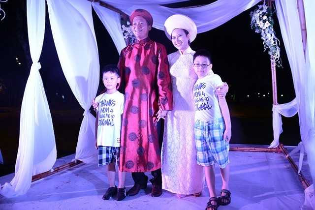 Khánh Linh hạnh phúc trong đám cưới lần 2.