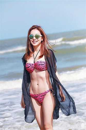 Người đẹp ngày càng đằm thắm hơn.