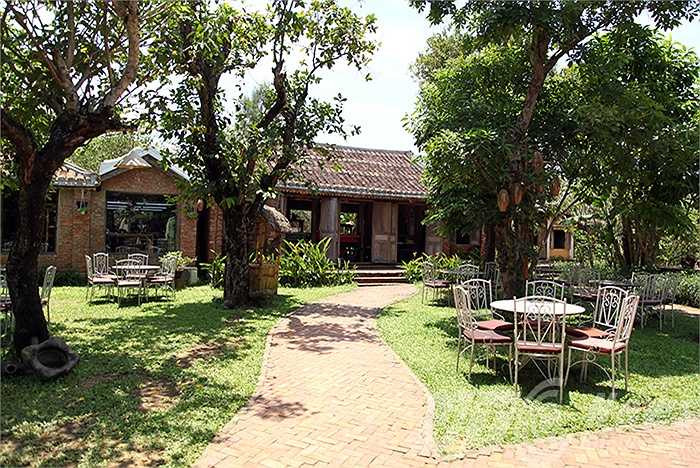 Lối kiến trúc xưa cũ mang đến cảm giác lạc vào một làng nghề xưa