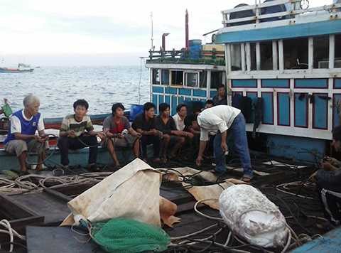 Tàu cá, ngư dân, Quảng Ngãi,Trung Quốc, bị tấn công, cướp tài sản
