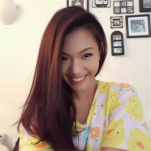 Phương Vy rạng rỡ khi đi du lịch.