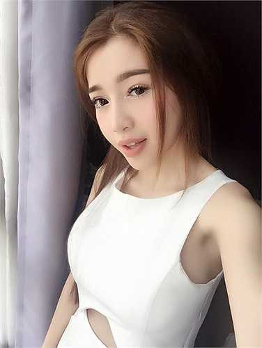 Bà mẹ một con khoe vẻ xinh xắn, nuột nà.