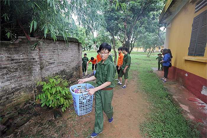 Làm việc tập thể nên ai cũng phấn khởi