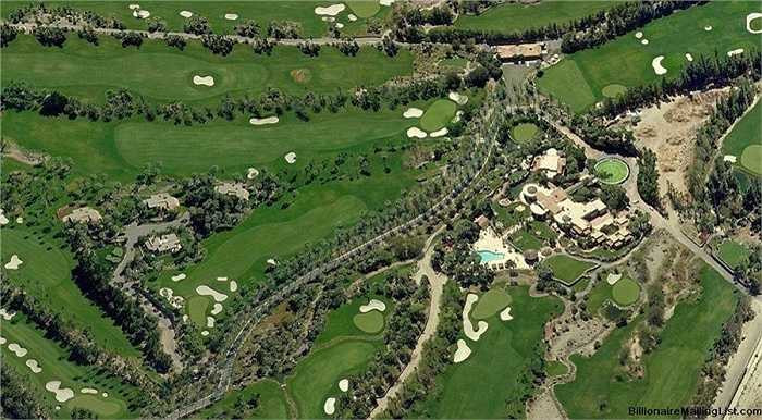 8. Ellion Estate: Ảnh chụp từ trên cao cho thấy độ hoành tráng của dinh thự mang tên Porcupine Creek, do tỷ phú Larry Ellison sở hữu ở Palm Springs, rộng hơn 1 triệu m2, có cả hồ nước, bể bơi, sân quần vợt, sân golf. Giá: 200 triệu USD. 